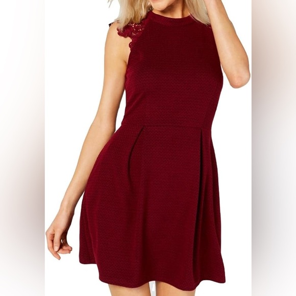 Wine-Coloured Lace Capped Sleeve Mini Dress - Picture 2 of 8